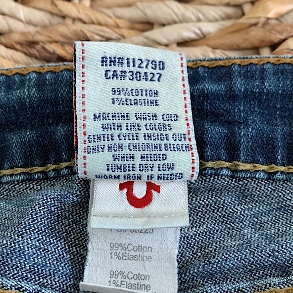 True Religion Rainbow Sophie Cuffed Bermuda - Picture 11 of 11